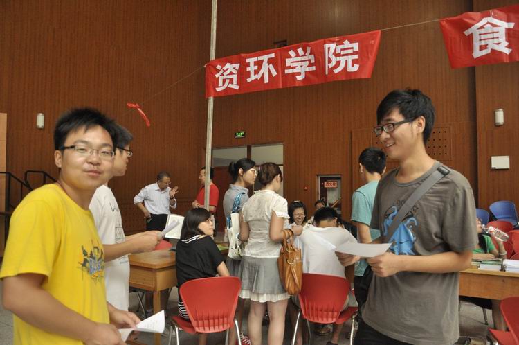 yl23455永利官网热烈迎接新生入学1.jpg